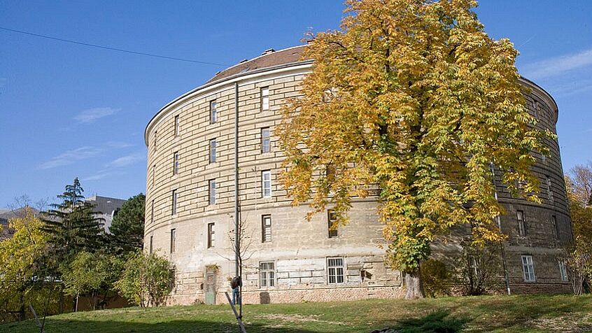 Foto des Narrenturms am Campus